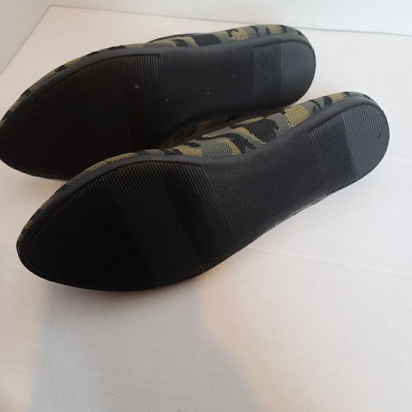 10.5W Extra Wide Width Torrid Flat Green Camouflage Flex Sole Knit Cushioned - Picture 9 of 9